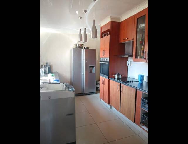 6 BEDROOM HOUSE FOR SALE IN EIKE PARK